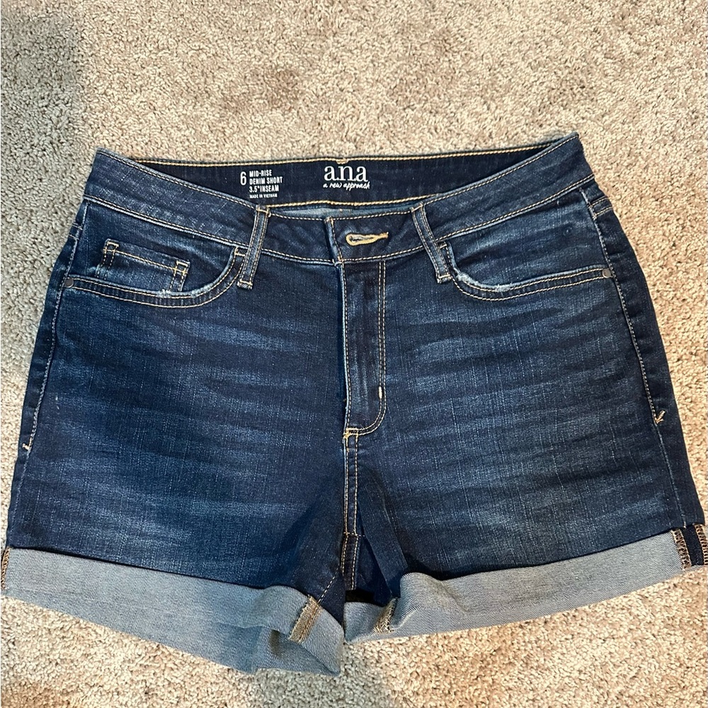 A.N.A Size 6 Mid-Rise Denim Short 3.5” Inseam (worn once)